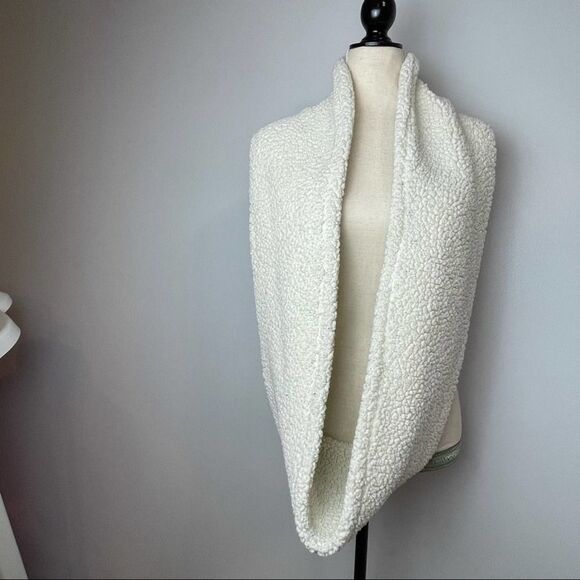 BDG Solid White Ivory Sheep Soft infinity Heavyweight Scarf one size - Picture 3 of 7